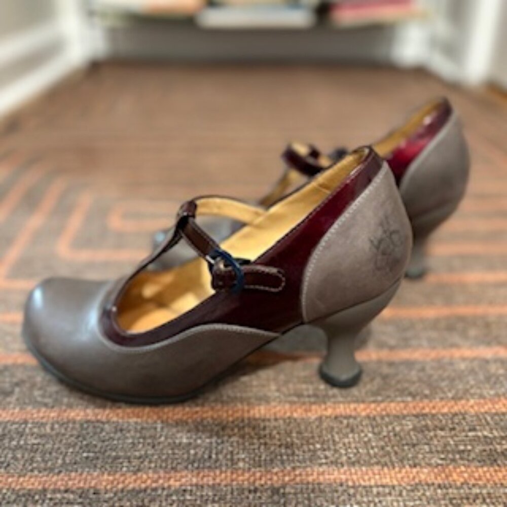 John Fluevog Bellevue Laura Evans / Grey & Burgundy